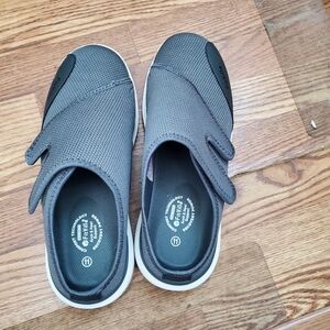 Like New Fitville Diabetic Shoes For Men Size 11, Grey